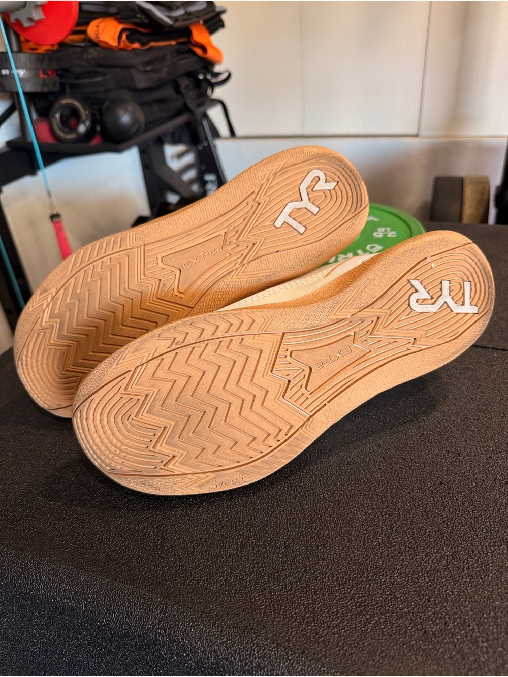 TYR CXT-2 Men’s 10.5 White Athletic Shoes with Tan and Black Accent - Picture 2 of 2